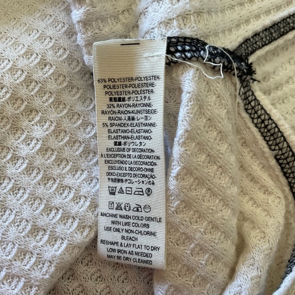 We The Free Living Leopard V-Neck Long Sleeve Thermal in Size Small - Picture 9 of 9